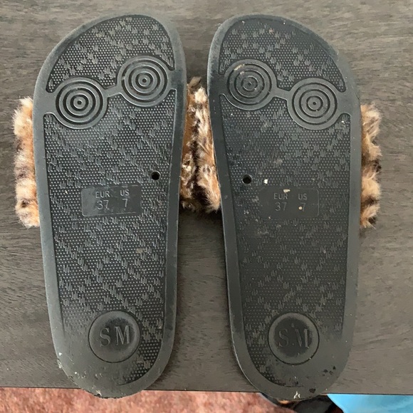 Leopard slides - Picture 2 of 2